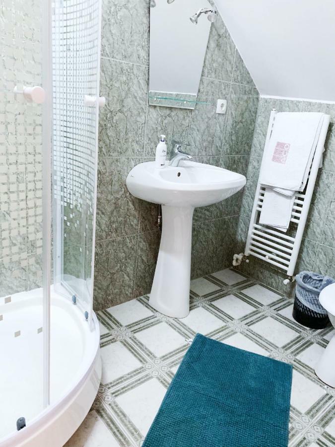 Hotel Restaurant Enigma Plopeni Экстерьер фото